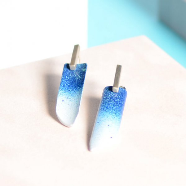 Ingenium earrings, blue and white gradients, with silver studs