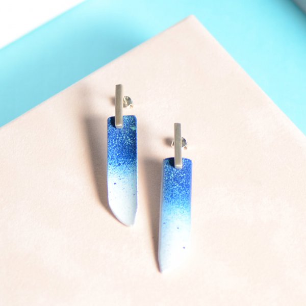 Ingenium earrings, blue and white gradients, with silver studs