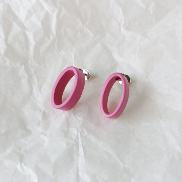 Oval earrings in baby pink