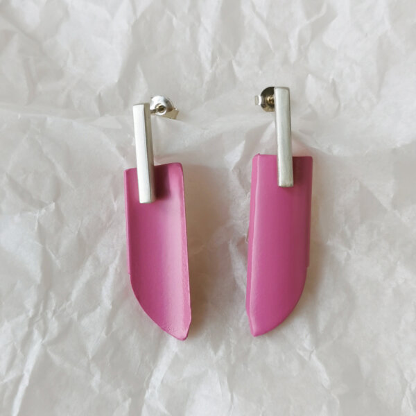 Wing earrings in baby pink