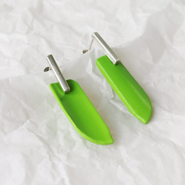 Wing earrings in green